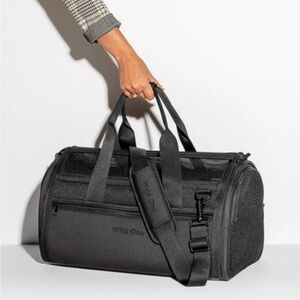 Wild One Black pet travel carrier NWT airline complaint